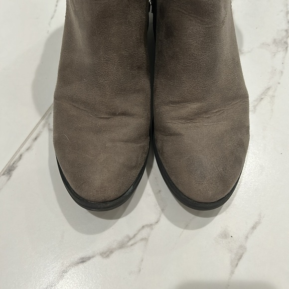 White mountain ankle bootie | size 7 - Picture 3 of 6